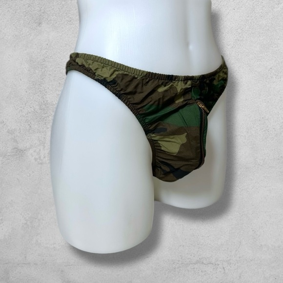 Frederick's of Hollywood Other - Frederick’s of Hollywood Camo Zipper Pouch Thong Underwear